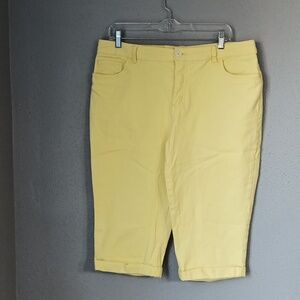 🌞Croft & Barrow Yellow Capri Jeans Size 14